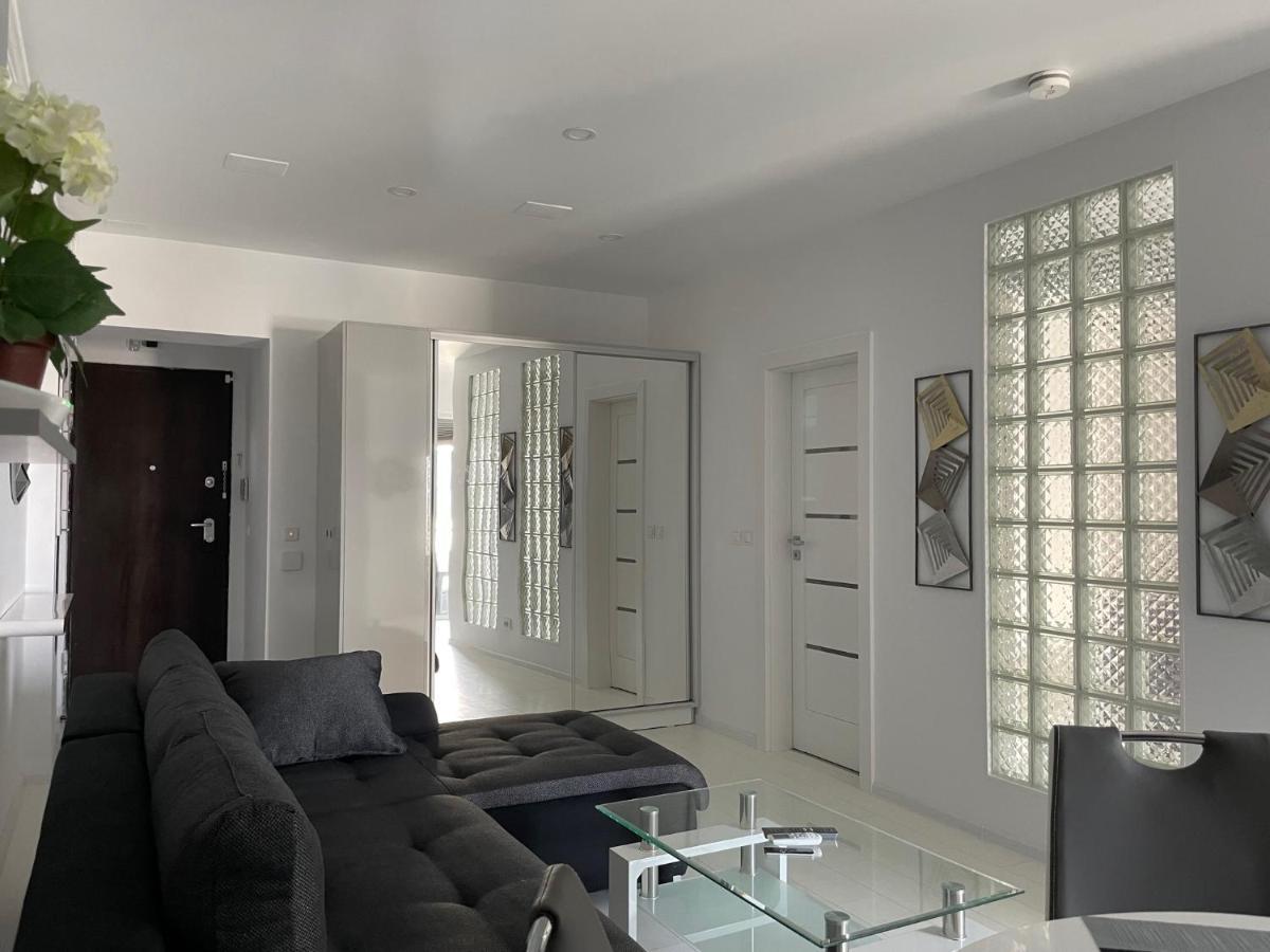 Luxury Westpark 2-Room Apartment Lakeview W5 Bucharest Exterior photo